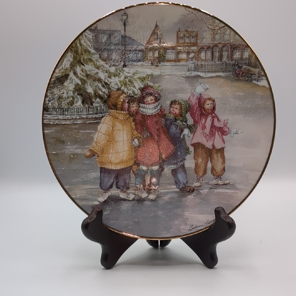 The Bradford Exchange Winter Scene Decorative Plate with Gold Trim